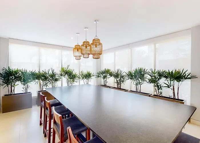 Exquisite With Balcony, Tv, Wifi, Heated Pool & Gym/fitness Сasa de vacaciones