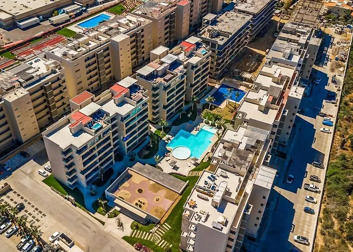 Exquisite With Balcony, Tv, Wifi, Heated Pool & Gym/fitness Сasa de vacaciones *