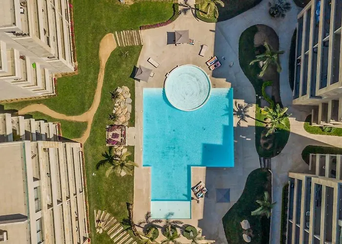Exquisite With Balcony, Tv, Wifi, Heated Pool & Gym/fitness Сasa de vacaciones